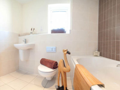 Enstone - bathroom